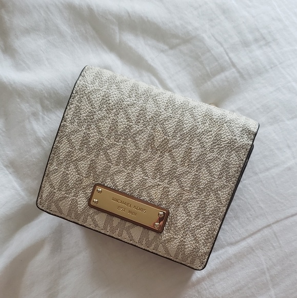 Michael Kors Handbags - White Micheal Kors wallet